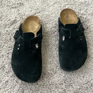 Block Birkenstocks Bostons